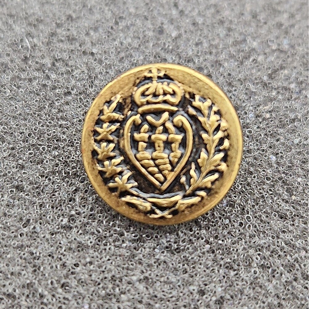 Button Gold Tone Magnetic Metal Heraldic Crown And Crest With Oak Wreath Vintage